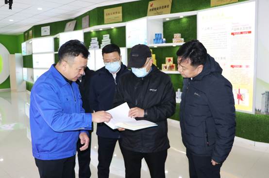 说明: 说明: C:UsersAdministratorDesktop技术中心必一运动
稿甘肃省科技厅副厅长李兴华李兴华副厅长调研20211215微信图片_20211215132026.jpg